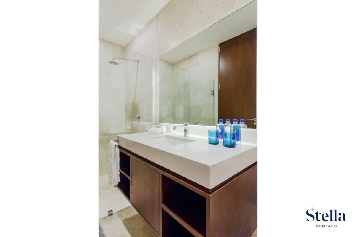 With Private Jacuzzi And Shared Ocean View Roof Pool *