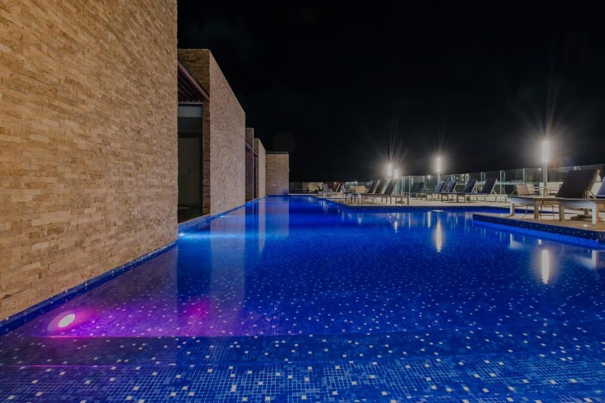 With Private Jacuzzi And Shared Ocean View Roof Pool Playa del Carmen