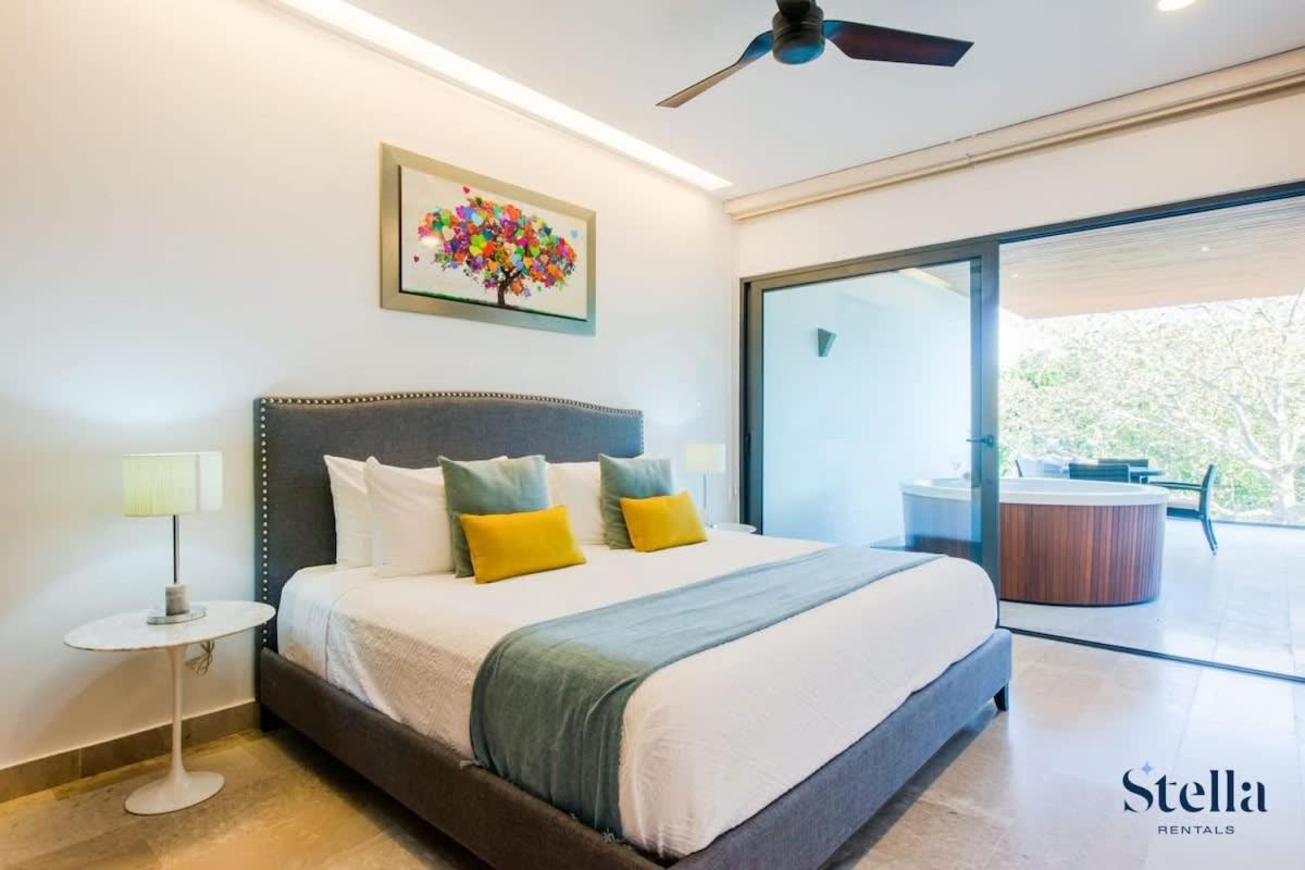 With Private Jacuzzi And Shared Ocean View Roof Pool